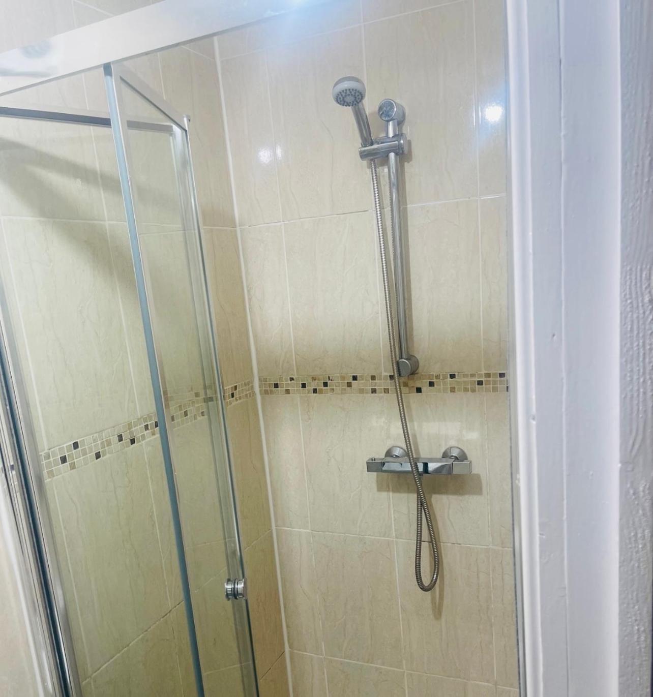 Private Guest House/Annexe ซัลฟอร์ด ภายนอก รูปภาพ