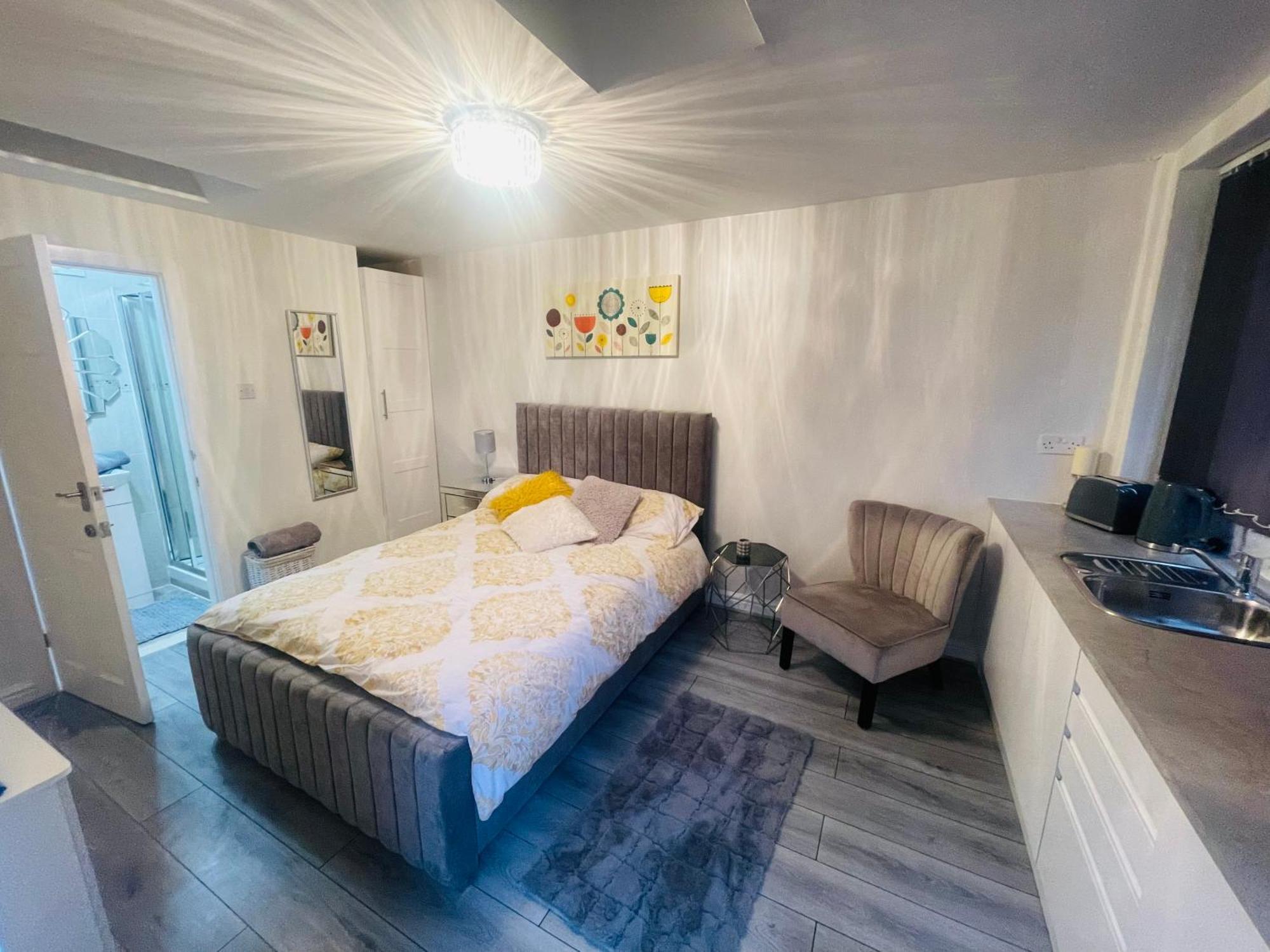 Private Guest House/Annexe ซัลฟอร์ด ภายนอก รูปภาพ
