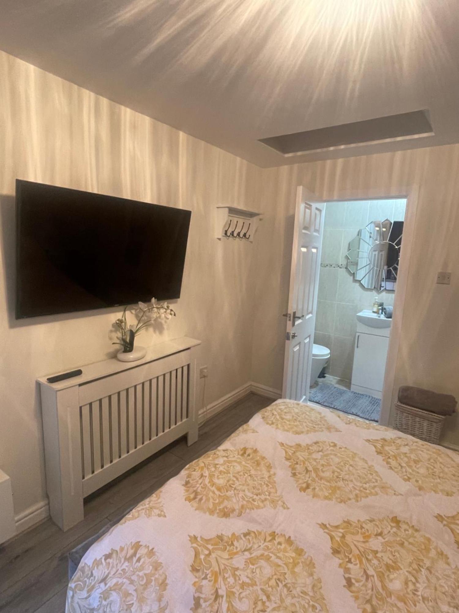 Private Guest House/Annexe ซัลฟอร์ด ภายนอก รูปภาพ
